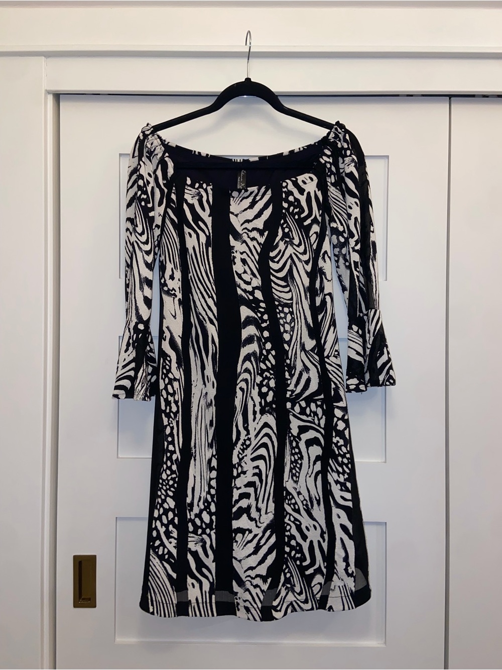 Black & White Long-Sleeve Abstract Print Dress